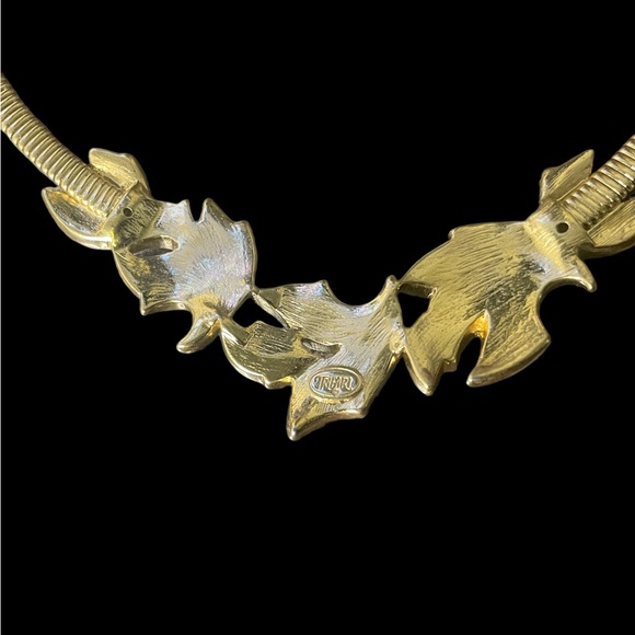 Vintage 1980s Trifari Black Enamel Leaf Necklace - Picture 3 of 3